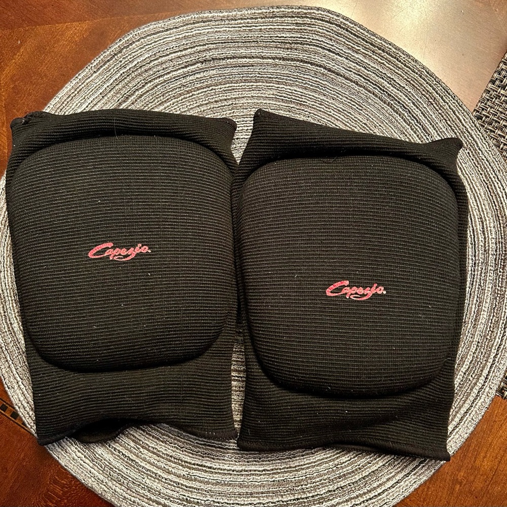 Capezio Black Knee Pads for Dance